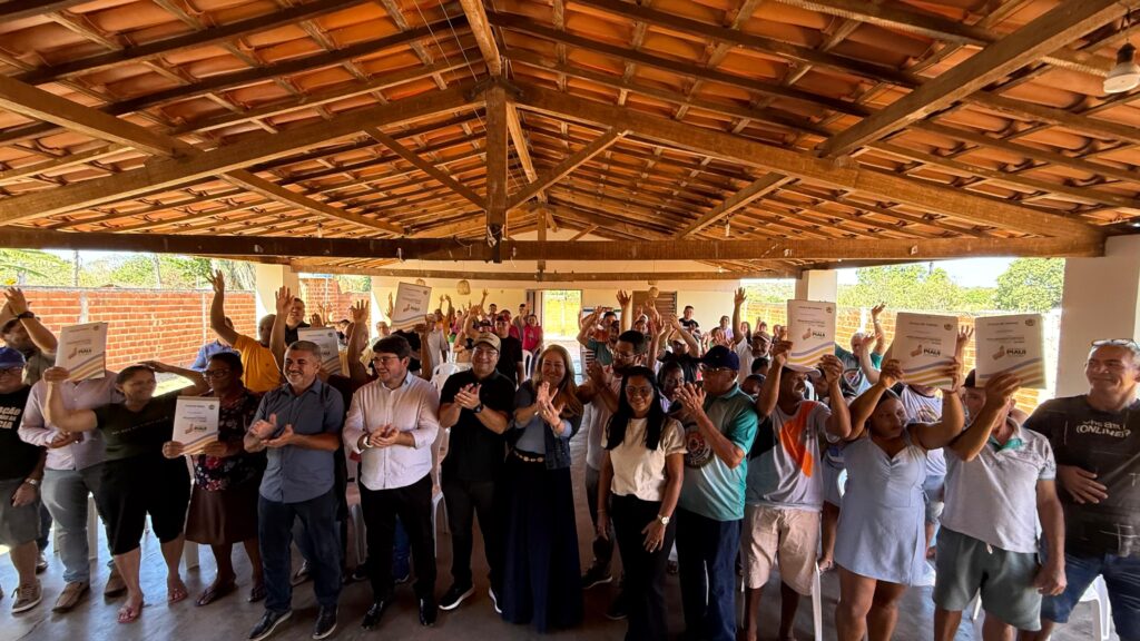 Leia mais sobre o artigo Interpi entrega títulos de terra para famílias de comunidade em Ipiranga do Piauí