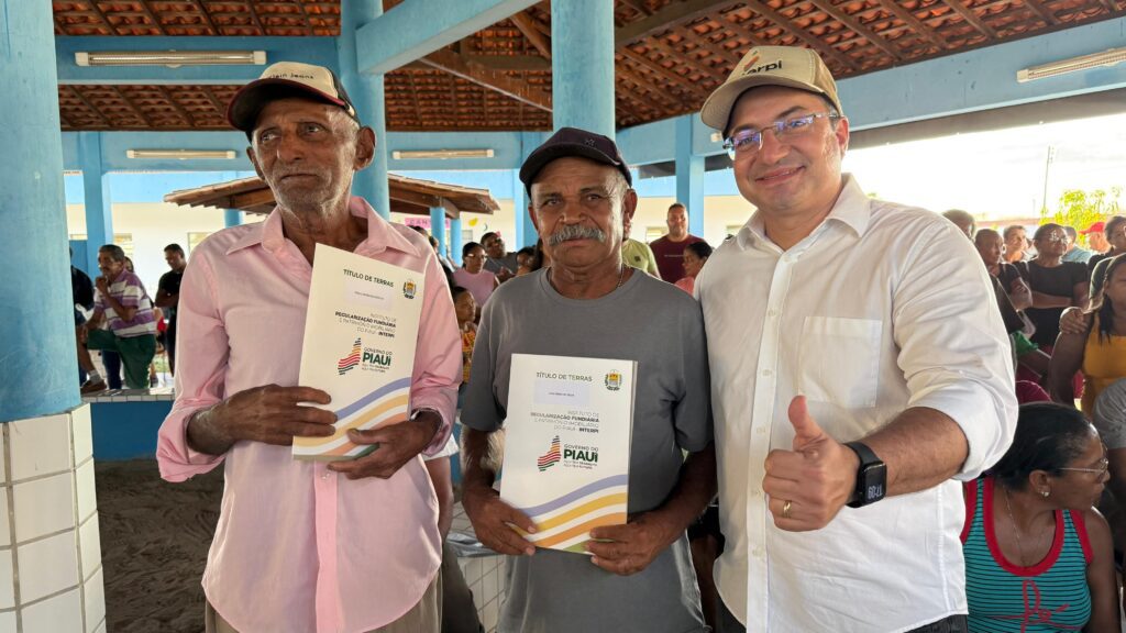 Leia mais sobre o artigo Interpi entrega 374 títulos definitivos de propriedade em São Francisco do Piauí
